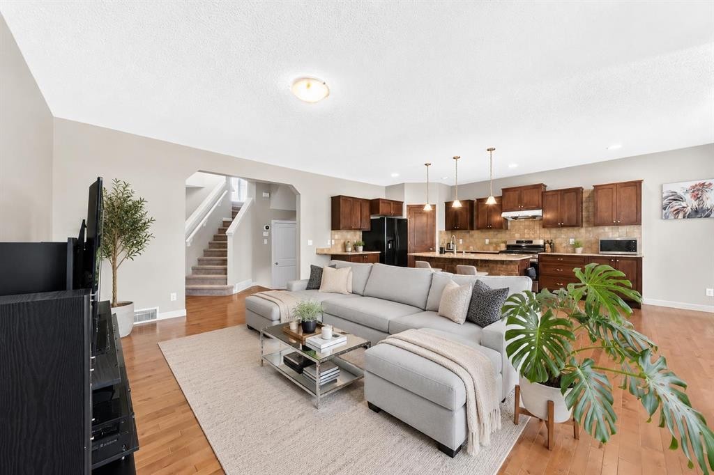 182 Cranfield Manor Se, Calgary, AB - Indoor Photo Showing Living Room