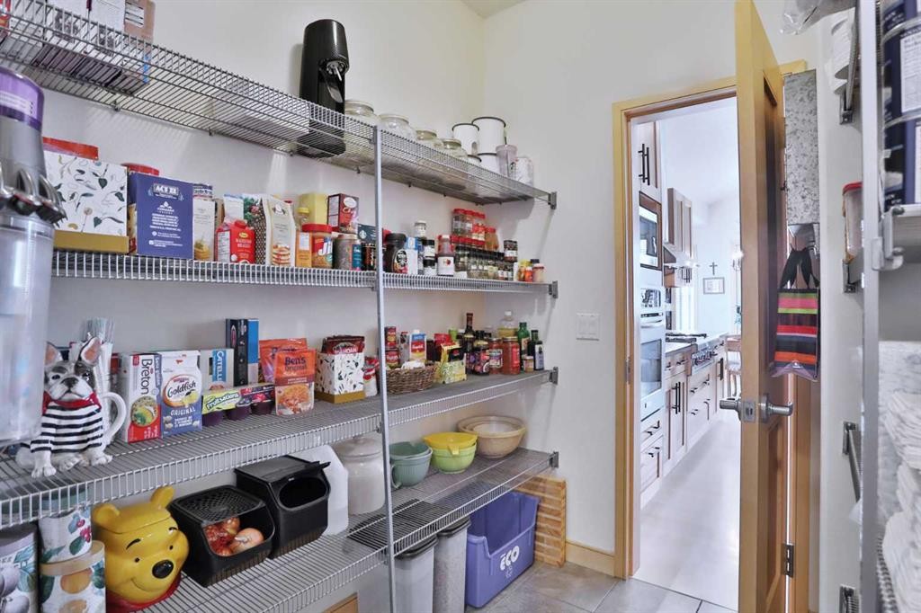 92 Sherwood Rise Nw, Calgary, AB - Indoor With Storage