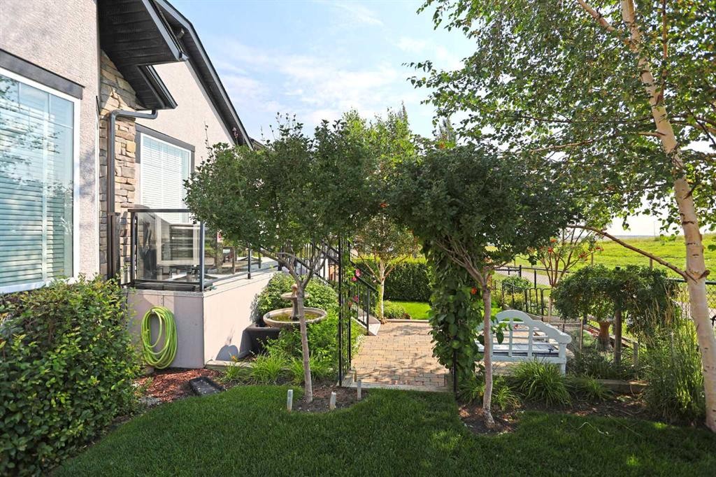 92 Sherwood Rise Nw, Calgary, AB - Outdoor