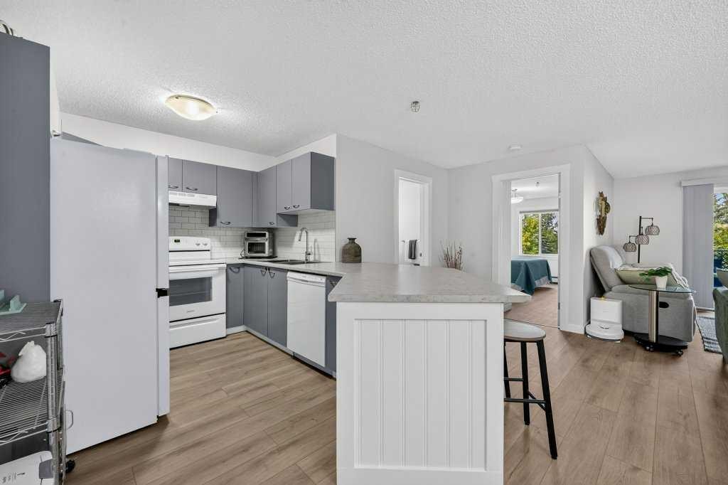 2207-12 Cimarron Common, Okotoks, AB - Indoor Photo Showing Kitchen
