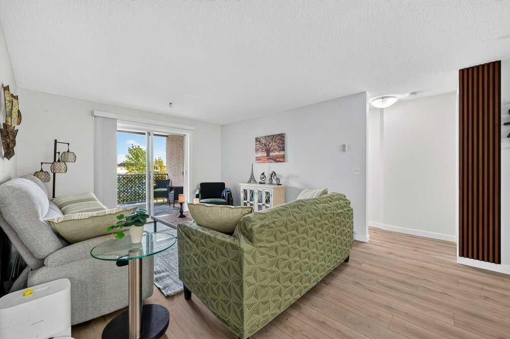 2207-12 Cimarron Common, Okotoks, AB - Indoor Photo Showing Living Room