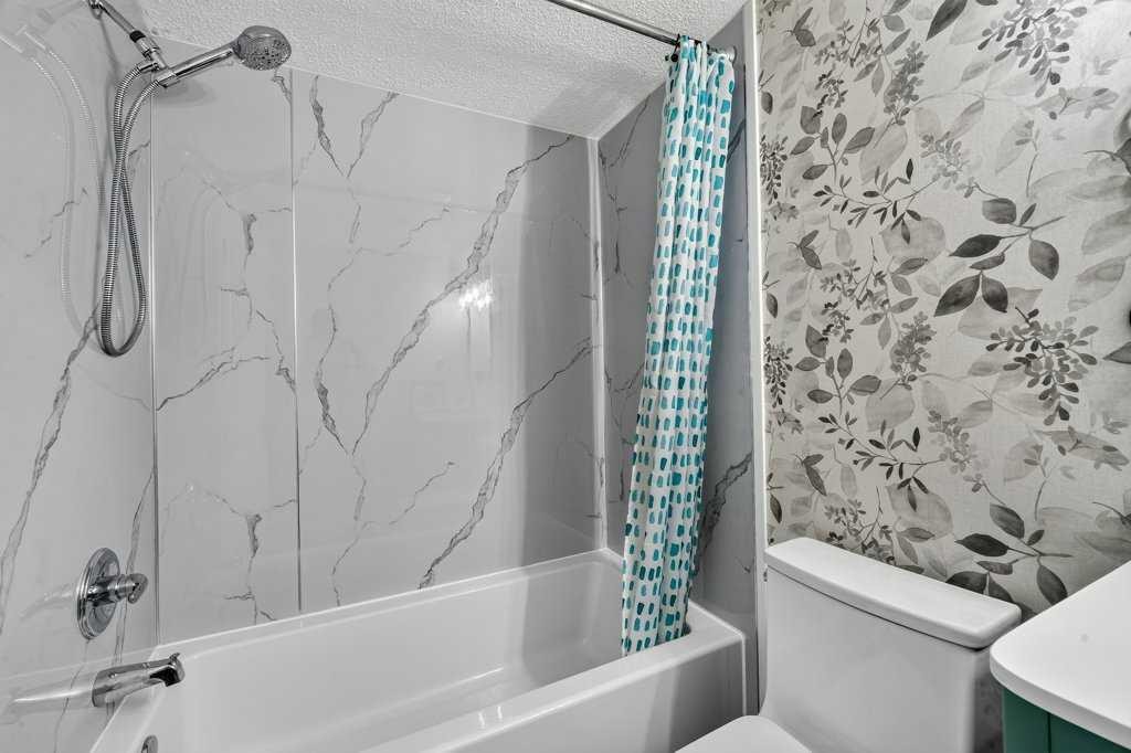 2207-12 Cimarron Common, Okotoks, AB - Indoor Photo Showing Bathroom