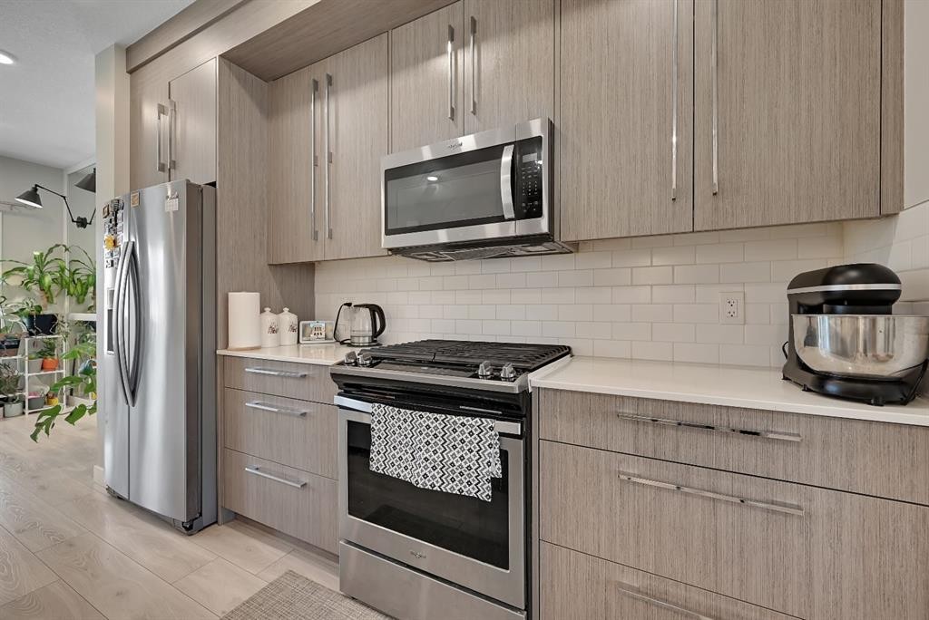 1265 Carrington Boulevard Nw, Calgary, AB - Indoor Photo Showing Kitchen With Upgraded Kitchen