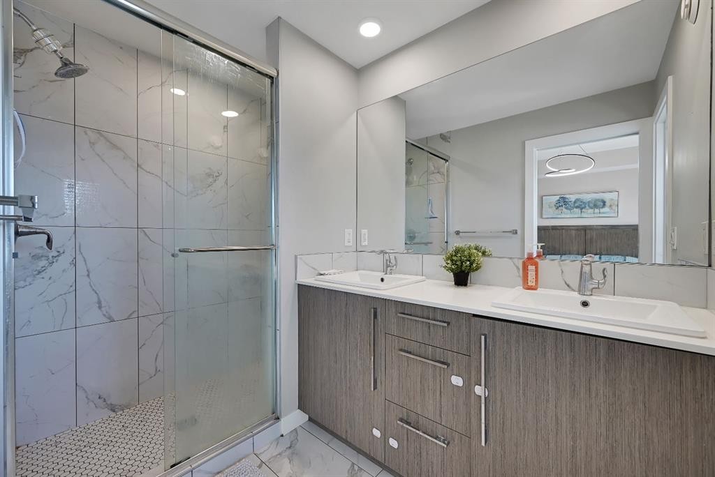 1265 Carrington Boulevard Nw, Calgary, AB - Indoor Photo Showing Bathroom