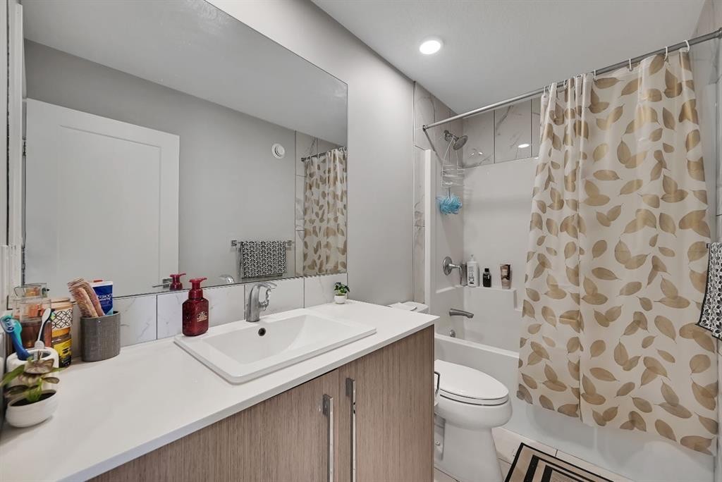 1265 Carrington Boulevard Nw, Calgary, AB - Indoor Photo Showing Bathroom