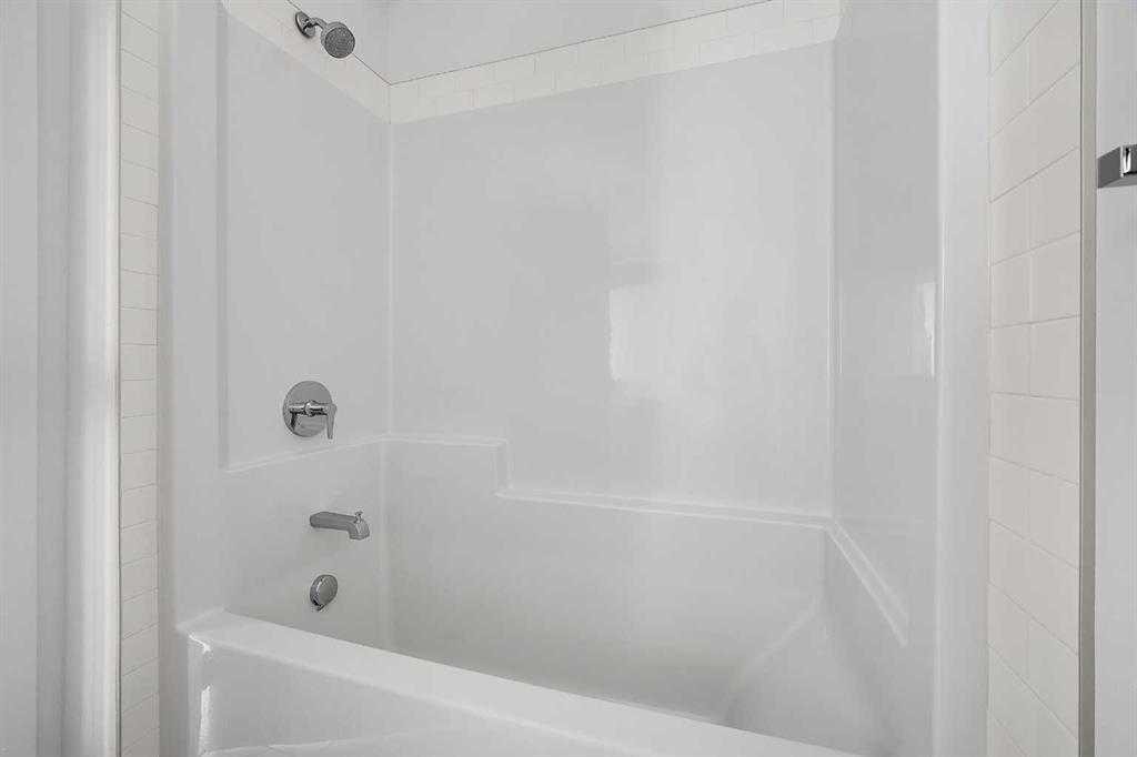 693 Savanna Boulevard Ne, Calgary, AB - Indoor Photo Showing Bathroom