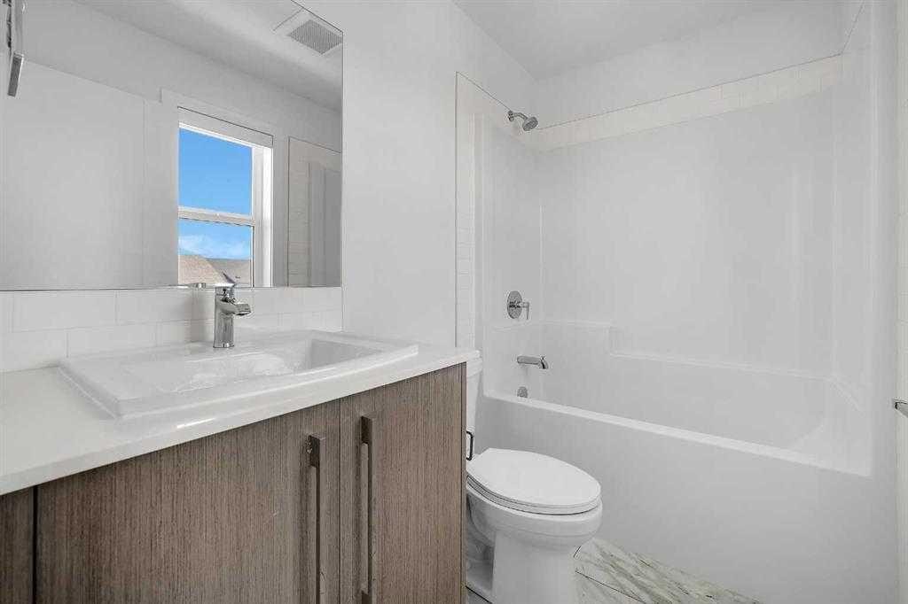 693 Savanna Boulevard Ne, Calgary, AB - Indoor Photo Showing Bathroom
