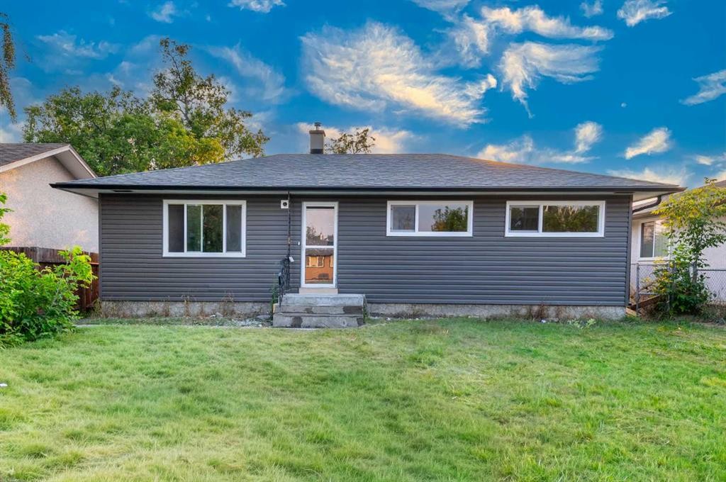 2231 40 Street Se, Calgary, AB - Outdoor