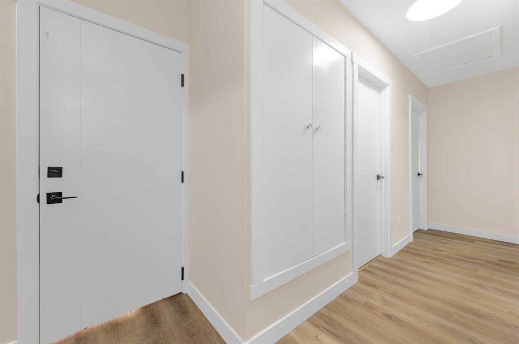 2231 40 Street Se, Calgary, AB - Indoor Photo Showing Other Room