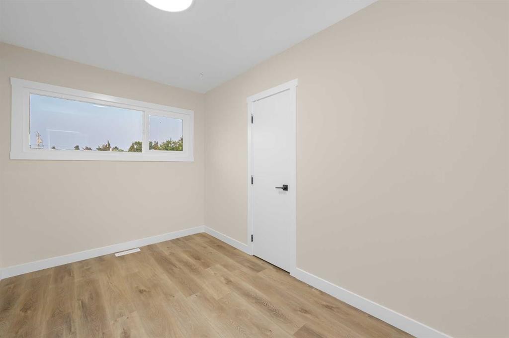 2231 40 Street Se, Calgary, AB - Indoor Photo Showing Other Room