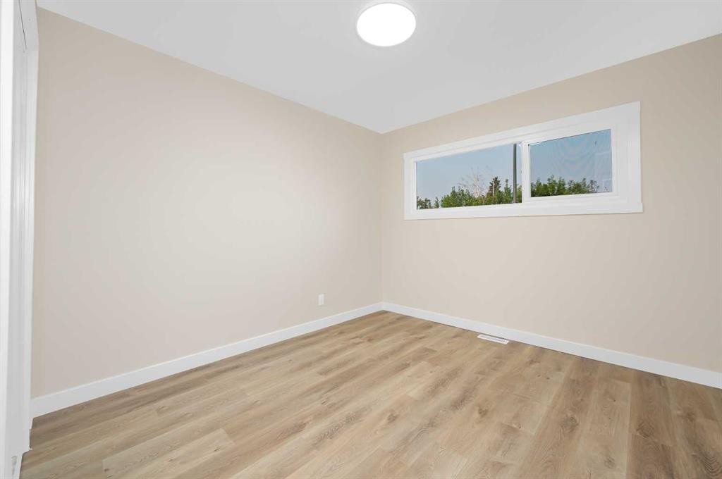 2231 40 Street Se, Calgary, AB - Indoor Photo Showing Other Room