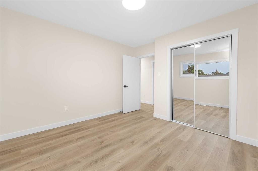 2231 40 Street Se, Calgary, AB - Indoor Photo Showing Other Room