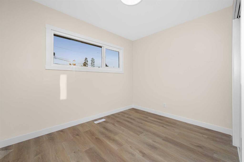 2231 40 Street Se, Calgary, AB - Indoor Photo Showing Other Room