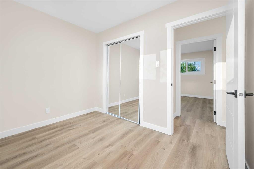 2231 40 Street Se, Calgary, AB - Indoor Photo Showing Other Room