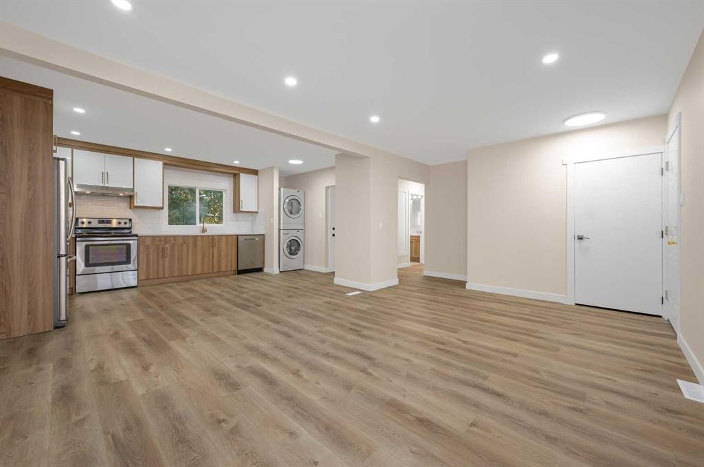 2231 40 Street Se, Calgary, AB - Indoor
