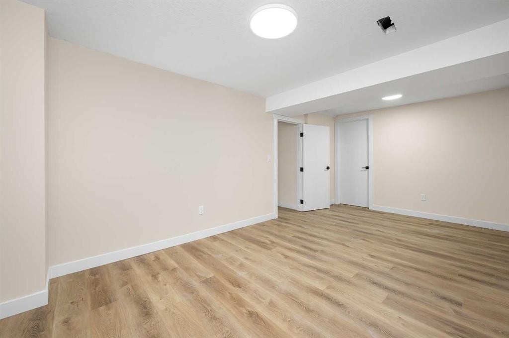 2231 40 Street Se, Calgary, AB - Indoor Photo Showing Other Room