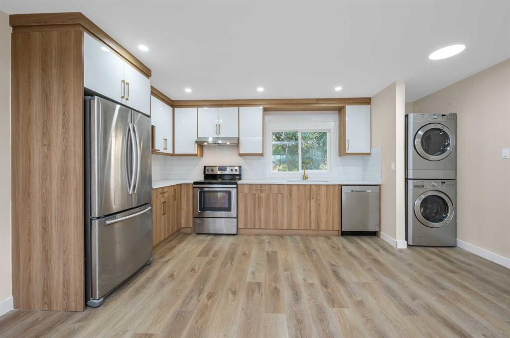 2231 40 Street Se, Calgary, AB - Indoor Photo Showing Other Room