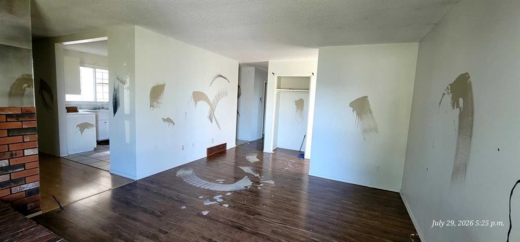 176 Penbrooke Close Se, Calgary, AB - Indoor Photo Showing Other Room