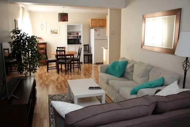 202-626 2 Avenue Ne, Calgary, AB - Indoor Photo Showing Living Room