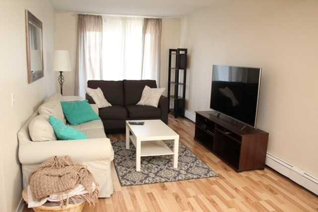 202-626 2 Avenue Ne, Calgary, AB - Indoor Photo Showing Living Room