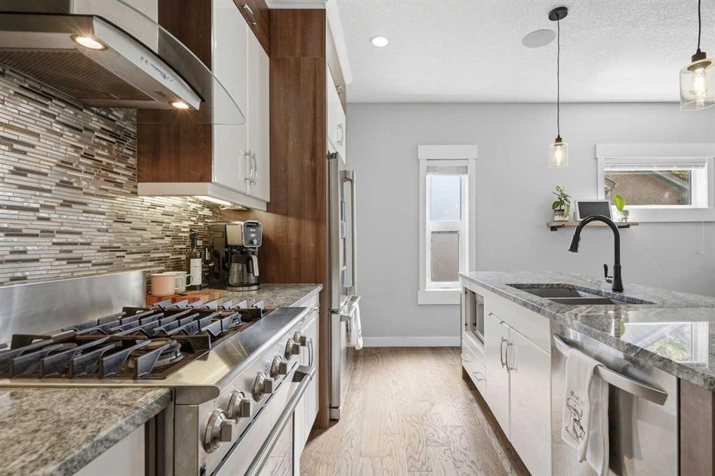 1-2432 24A Street Sw, Calgary, AB - Indoor Photo Showing Kitchen With Double Sink With Upgraded Kitchen