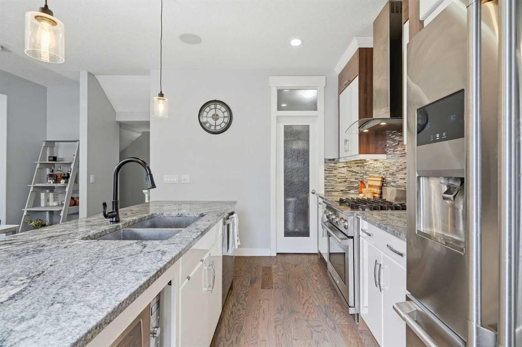 1-2432 24A Street Sw, Calgary, AB - Indoor