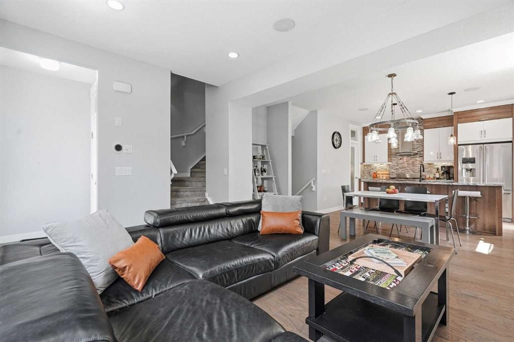 1-2432 24A Street Sw, Calgary, AB - Indoor Photo Showing Kitchen With Upgraded Kitchen
