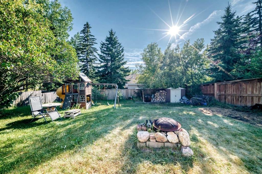 179 Deer Ridge Way Se, Calgary, AB - Outdoor With Backyard