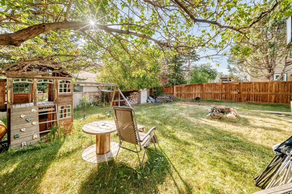 179 Deer Ridge Way Se, Calgary, AB - Outdoor With Backyard