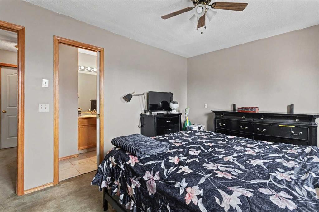 311 Erin Circle Se, Calgary, AB - Indoor Photo Showing Bedroom