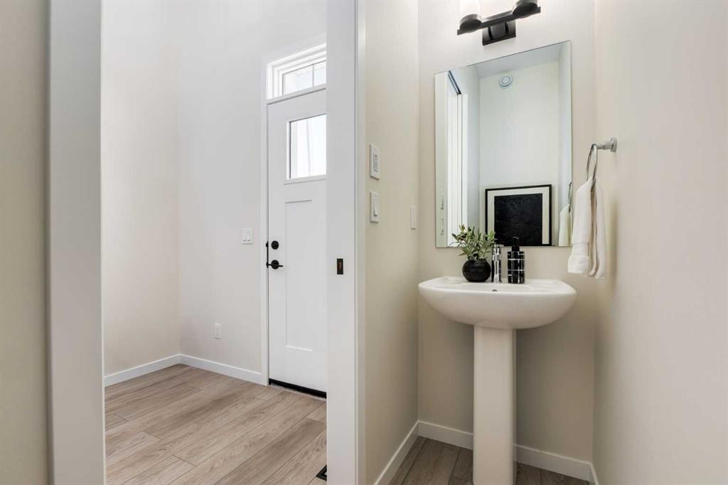 88 Bluerock Terrace Sw, Calgary, AB - Indoor Photo Showing Bathroom