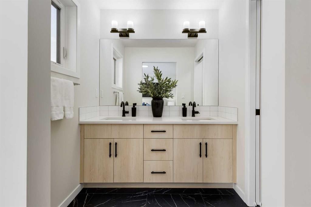 88 Bluerock Terrace Sw, Calgary, AB - Indoor Photo Showing Bathroom