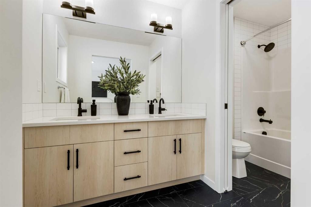 88 Bluerock Terrace Sw, Calgary, AB - Indoor Photo Showing Bathroom