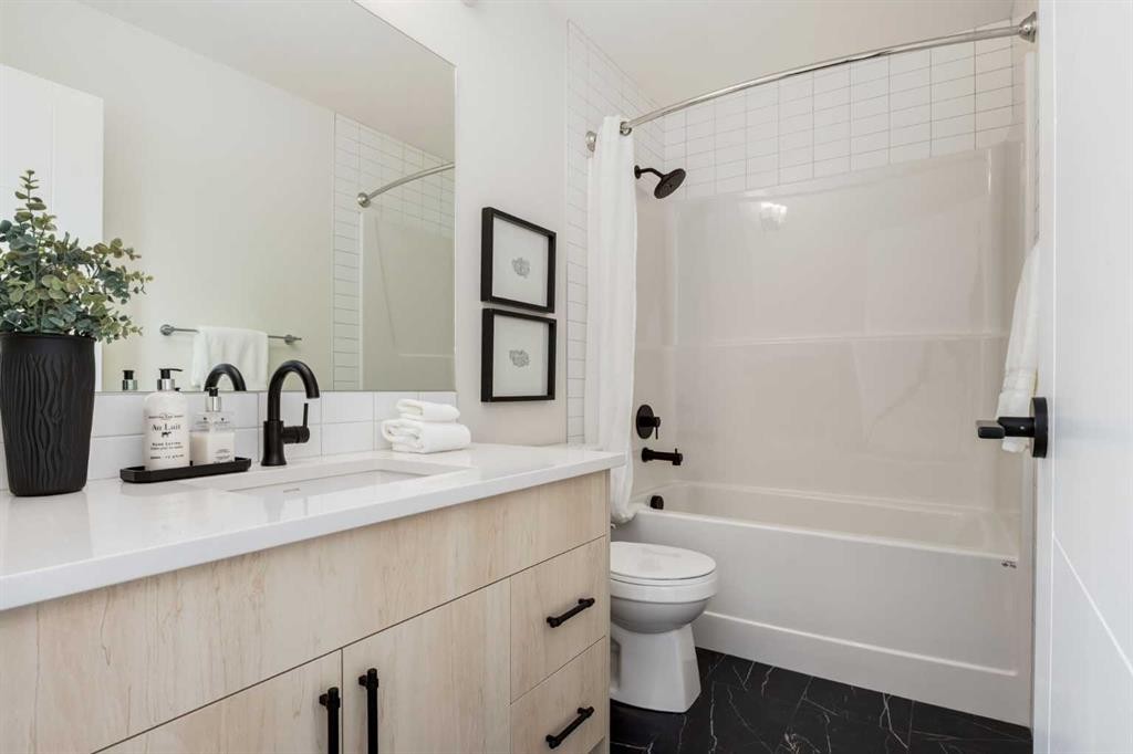 88 Bluerock Terrace Sw, Calgary, AB - Indoor Photo Showing Bathroom