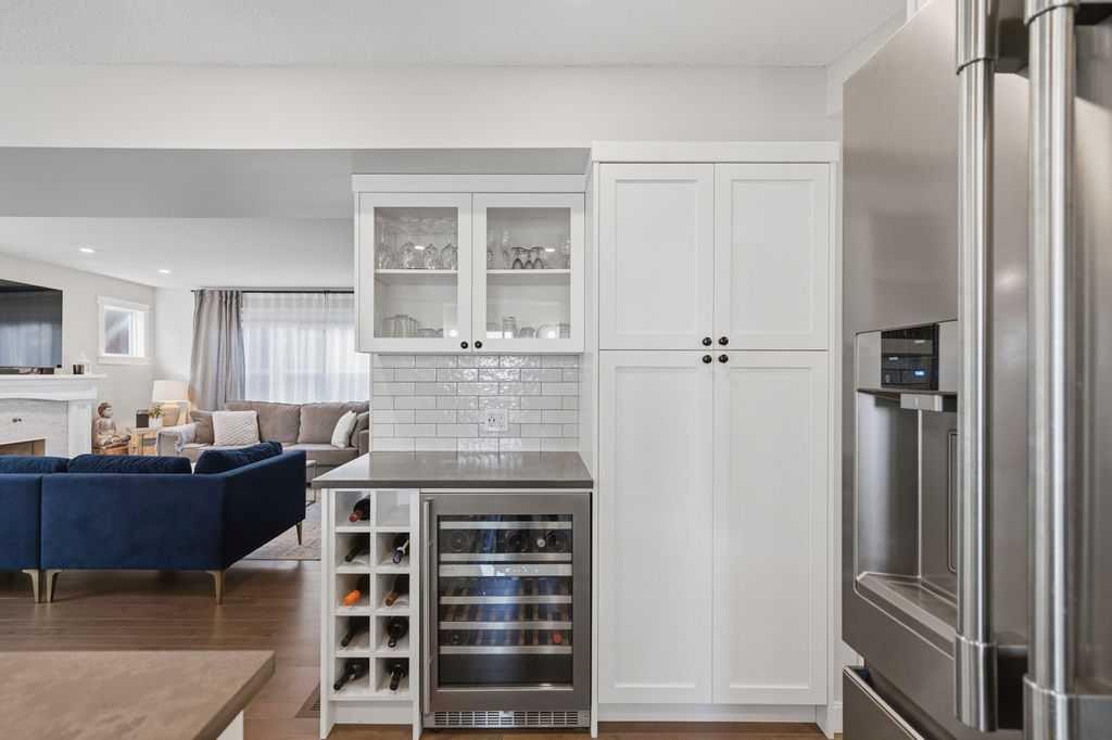 87 Couture Crescent Sw, Calgary, AB - Indoor Photo Showing Kitchen