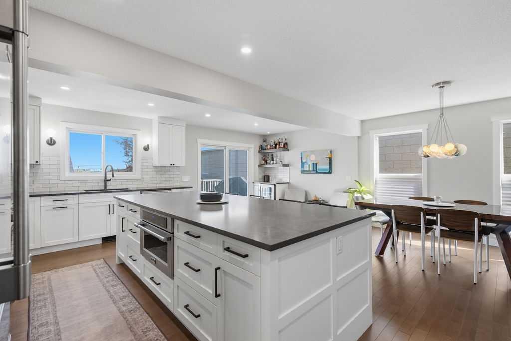 87 Couture Crescent Sw, Calgary, AB - Indoor