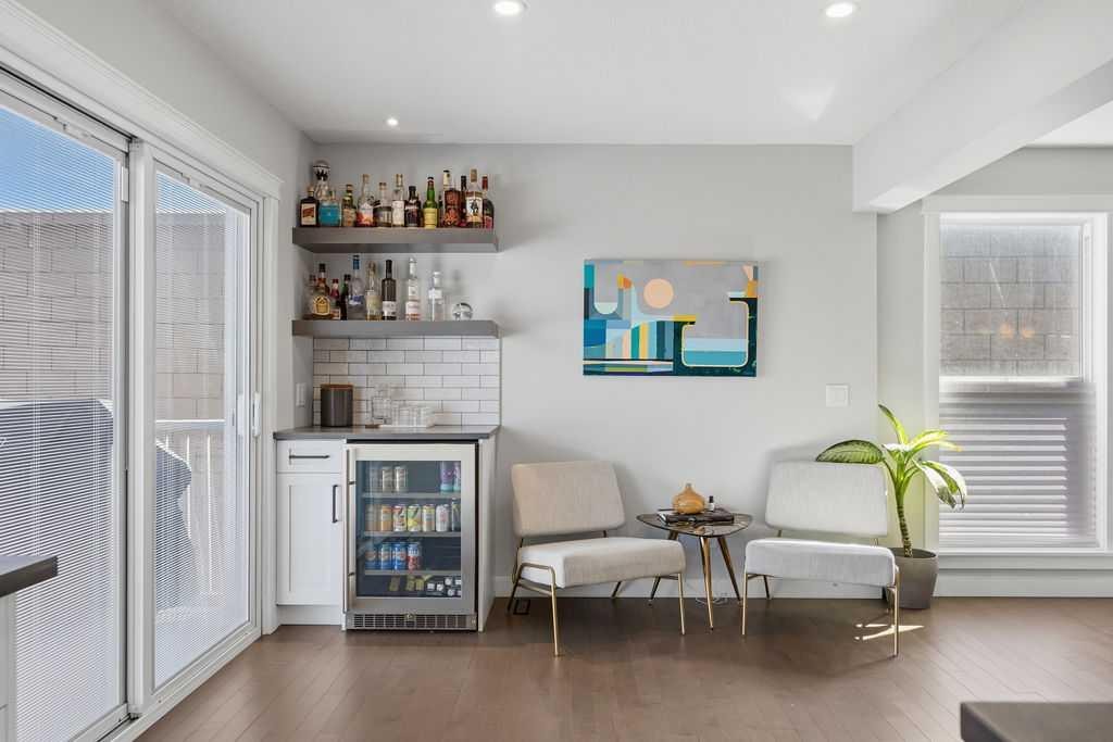 87 Couture Crescent Sw, Calgary, AB - Indoor