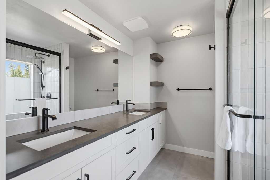 87 Couture Crescent Sw, Calgary, AB - Indoor Photo Showing Bathroom