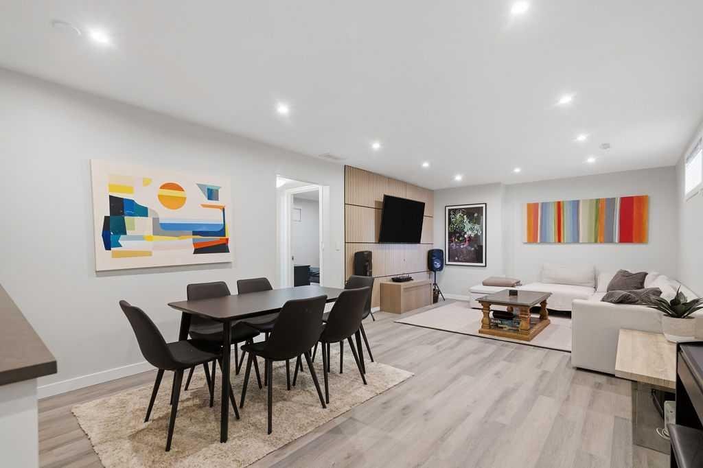 87 Couture Crescent Sw, Calgary, AB - Indoor