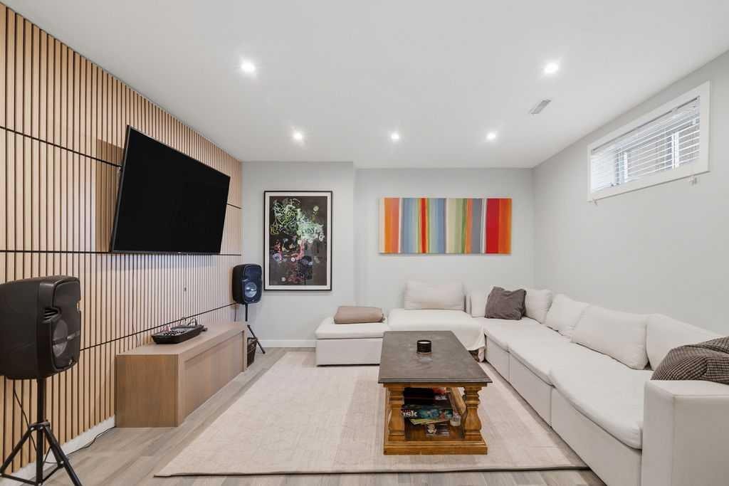 87 Couture Crescent Sw, Calgary, AB - Indoor