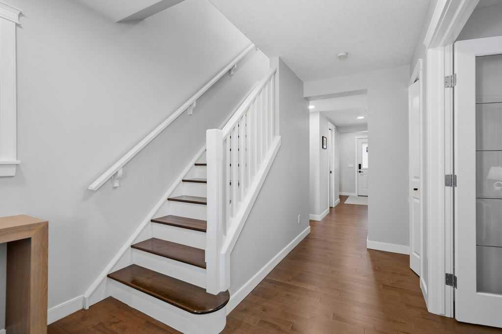 87 Couture Crescent Sw, Calgary, AB - Indoor Photo Showing Other Room