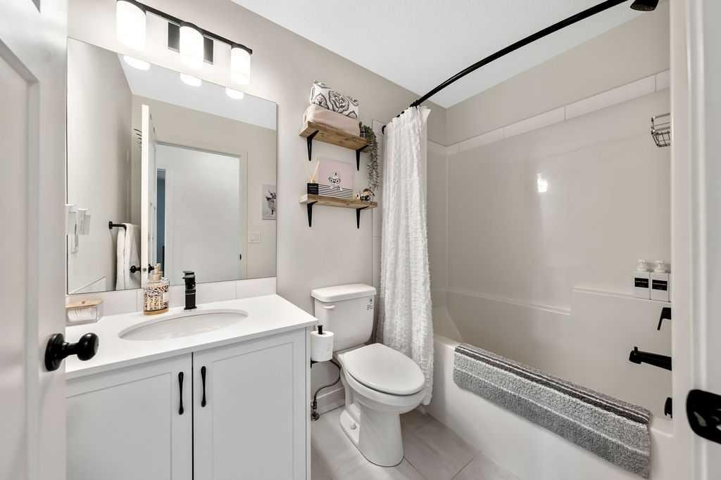 114 Seton Grove Se, Calgary, AB - Indoor Photo Showing Bathroom