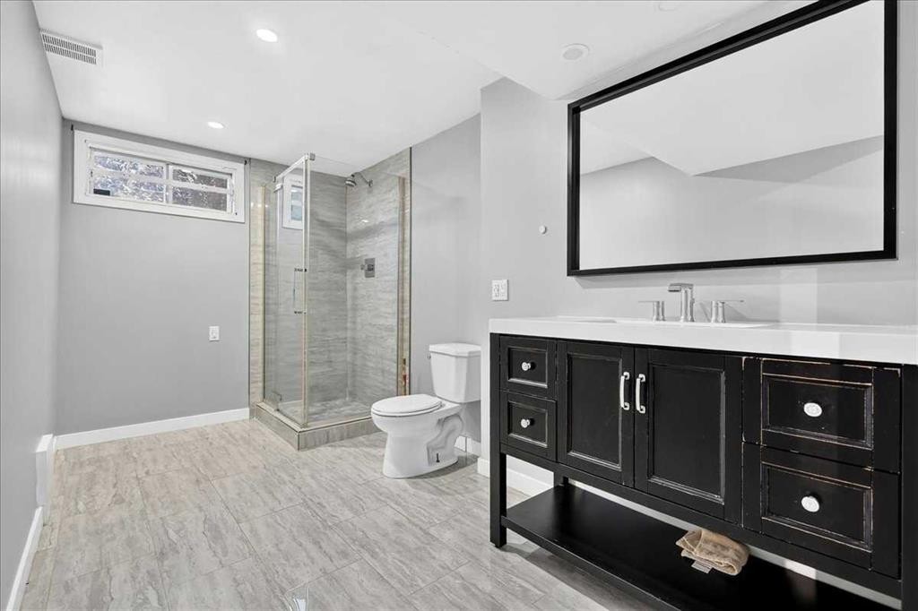 136 Templeview Place Ne, Calgary, AB - Indoor Photo Showing Bathroom
