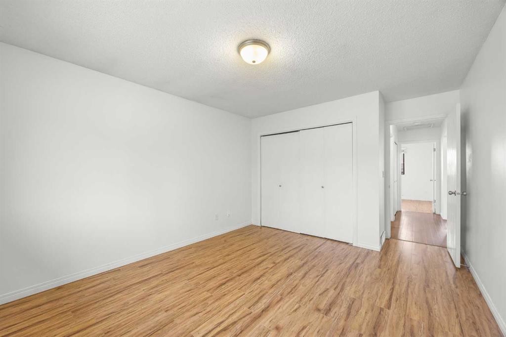 1 Edgewood Drive Nw, Calgary, AB - Indoor Photo Showing Other Room
