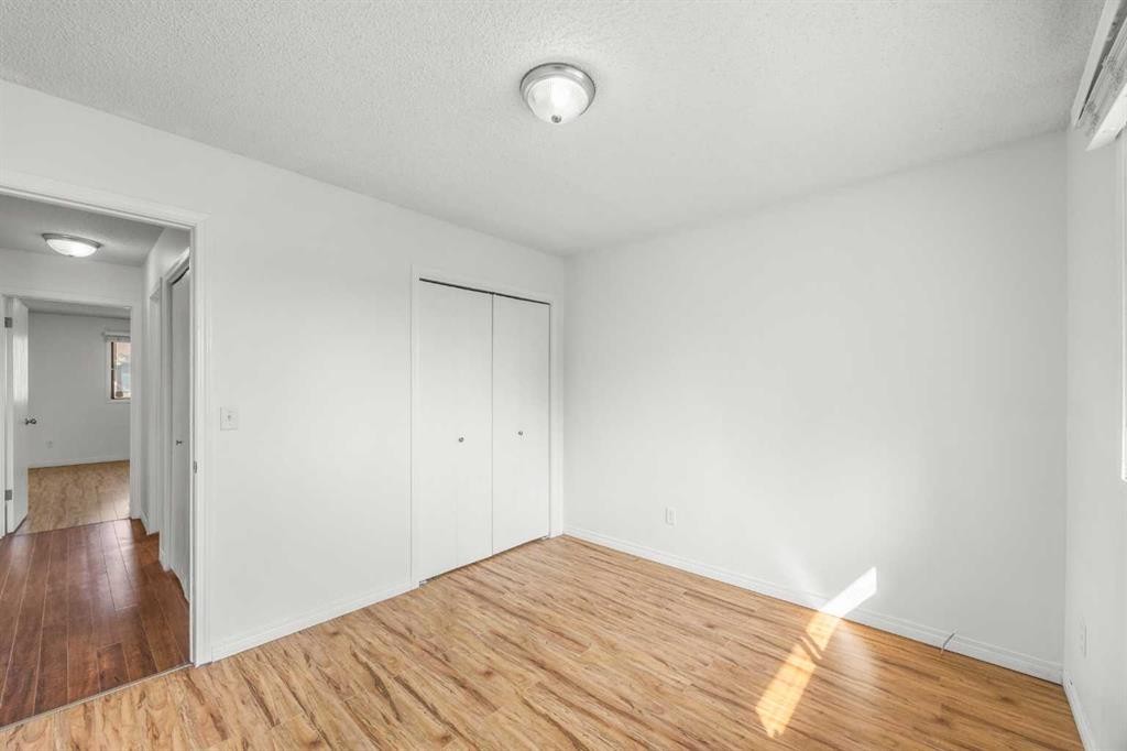 1 Edgewood Drive Nw, Calgary, AB - Indoor Photo Showing Other Room