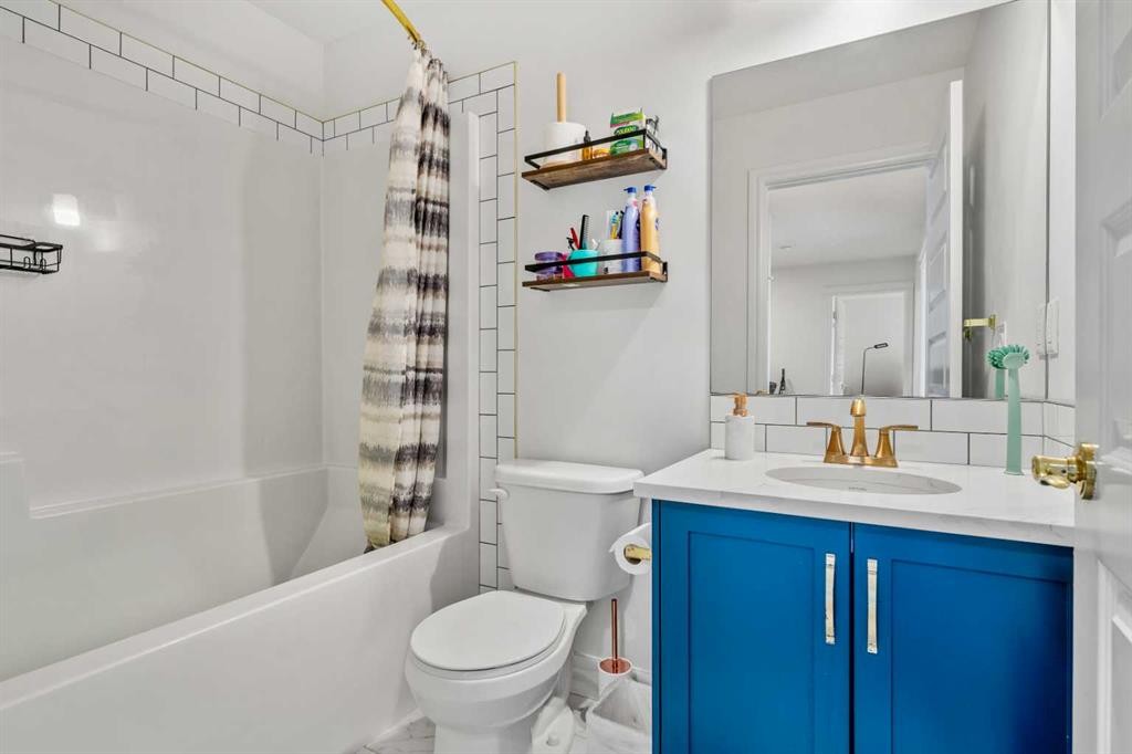 4367 Seton Drive Se, Calgary, AB - Indoor Photo Showing Bathroom