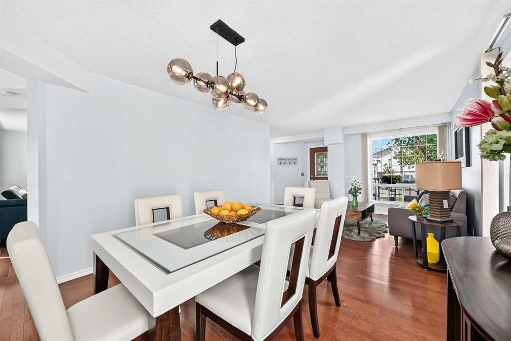 144 Riverstone Crescent Se, Calgary, AB - Indoor Photo Showing Dining Room