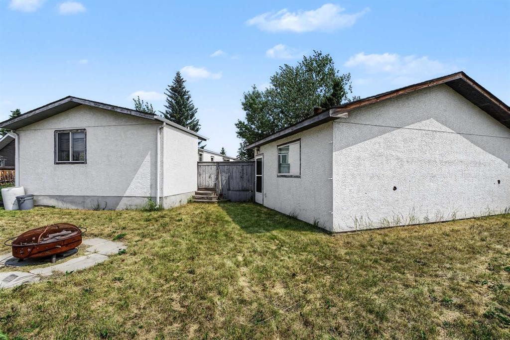 145 Spring Haven Mews Se, Airdrie, AB - Outdoor With Exterior