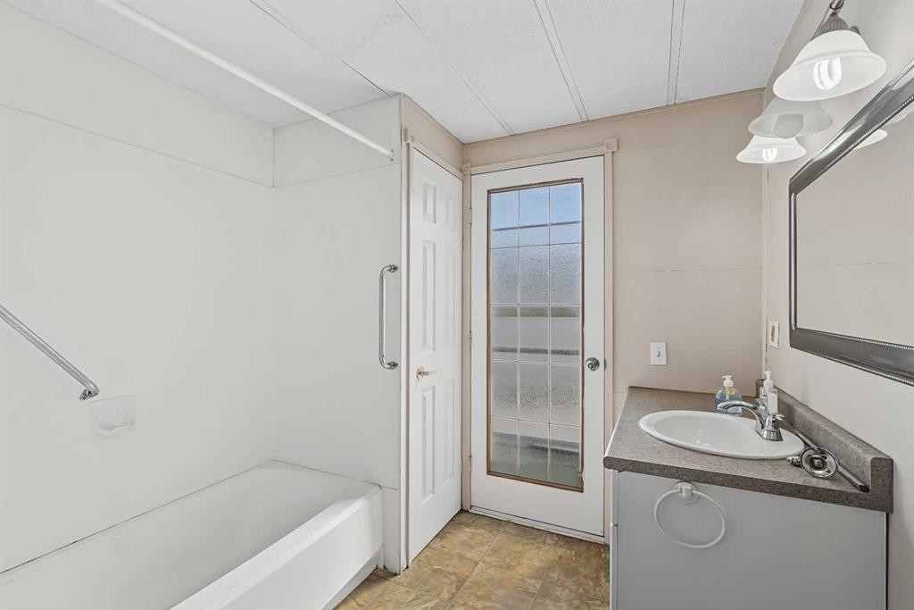 145 Spring Haven Mews Se, Airdrie, AB - Indoor Photo Showing Bathroom