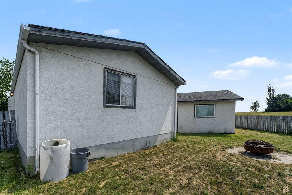 145 Spring Haven Mews Se, Airdrie, AB - Outdoor With Exterior